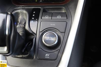 2020 Toyota RAV4 - Thumbnail