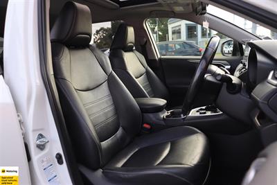 2020 Toyota RAV4 - Thumbnail