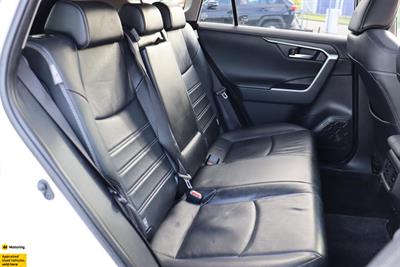 2020 Toyota RAV4 - Thumbnail
