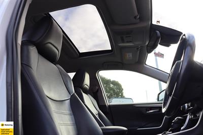 2020 Toyota RAV4 - Thumbnail