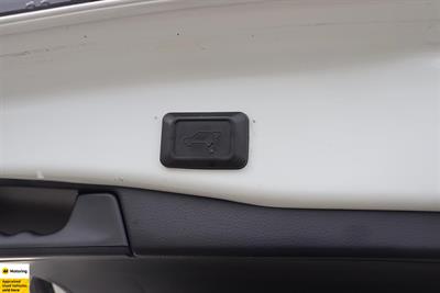 2020 Toyota RAV4 - Thumbnail