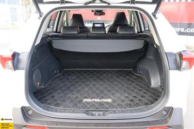 2020 Toyota RAV4 - Thumbnail