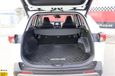 2020 Toyota RAV4 - Thumbnail
