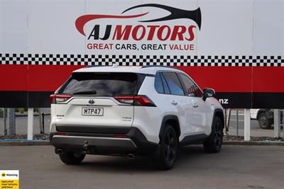2020 Toyota RAV4 - Thumbnail