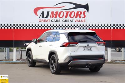 2020 Toyota RAV4 - Thumbnail