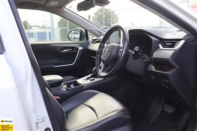 2020 Toyota RAV4 - Thumbnail