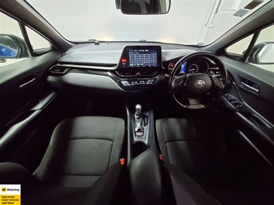 2016 Toyota C-HR - Thumbnail