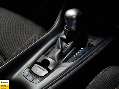 2016 Toyota C-HR - Thumbnail