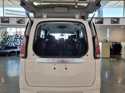 2020 Nissan Serena - Thumbnail