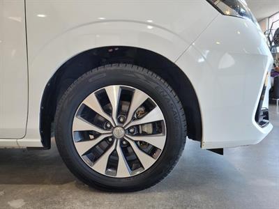 2020 Nissan Serena - Thumbnail