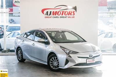 2017 Toyota Prius - Thumbnail