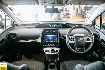 2017 Toyota Prius - Thumbnail