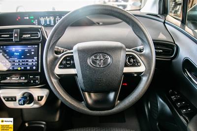 2017 Toyota Prius - Thumbnail