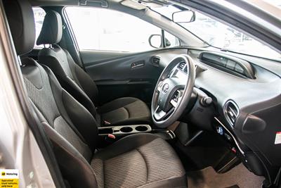 2017 Toyota Prius - Thumbnail