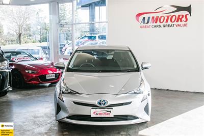 2017 Toyota Prius - Thumbnail