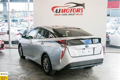 2017 Toyota Prius - Thumbnail