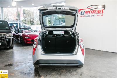 2017 Toyota Prius - Thumbnail