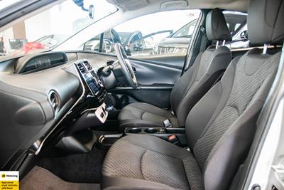 2017 Toyota Prius - Thumbnail