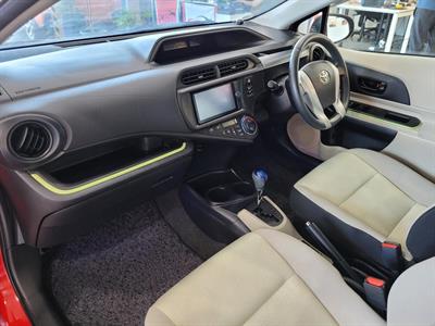 2013 Toyota Aqua - Thumbnail