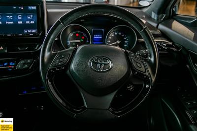 2017 Toyota C-HR - Thumbnail