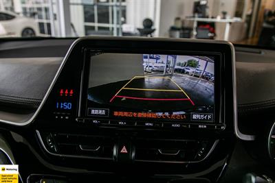 2017 Toyota C-HR - Thumbnail