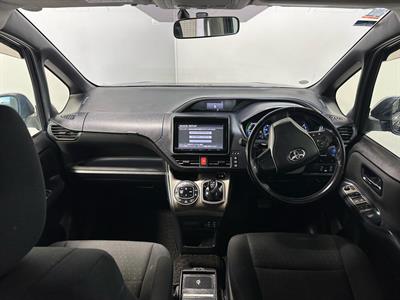 2014 Toyota Voxy - Thumbnail