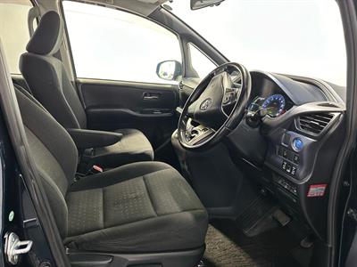 2014 Toyota Voxy - Thumbnail