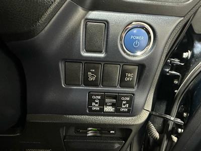 2014 Toyota Voxy - Thumbnail