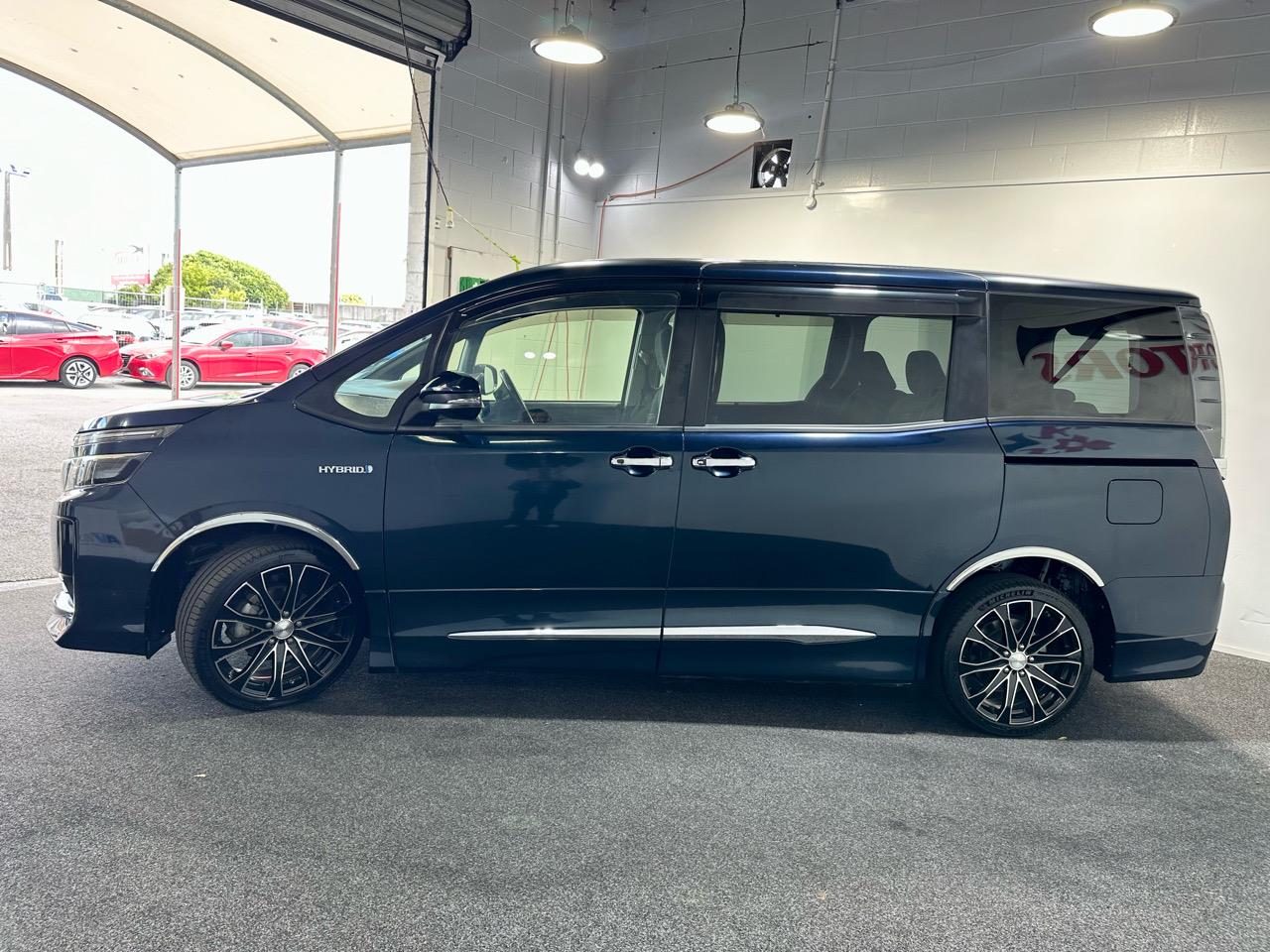 2014 Toyota Voxy