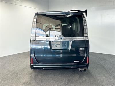 2014 Toyota Voxy - Thumbnail