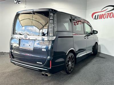 2014 Toyota Voxy - Thumbnail