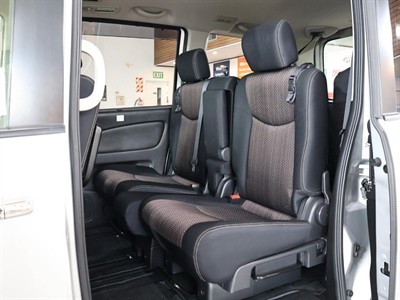 2015 Nissan Serena - Thumbnail