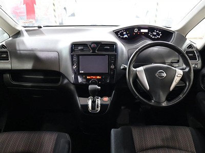 2015 Nissan Serena - Thumbnail