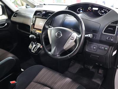 2015 Nissan Serena - Thumbnail