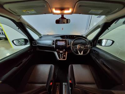 2017 Nissan Serena - Thumbnail