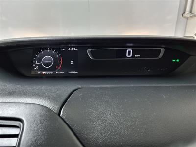 2017 Nissan Serena - Thumbnail