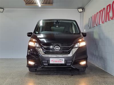 2017 Nissan Serena - Thumbnail
