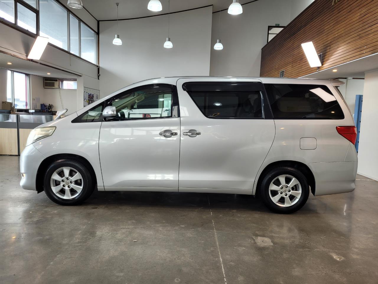 2010 Toyota Alphard