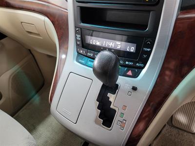 2010 Toyota Alphard - Thumbnail