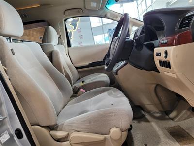 2010 Toyota Alphard - Thumbnail