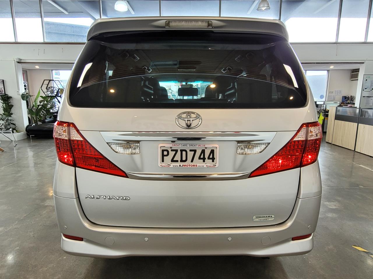 2010 Toyota Alphard
