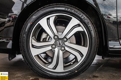2016 Honda Grace - Thumbnail