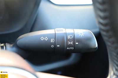 2021 Toyota RAV4 - Thumbnail