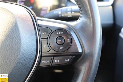 2021 Toyota RAV4 - Thumbnail