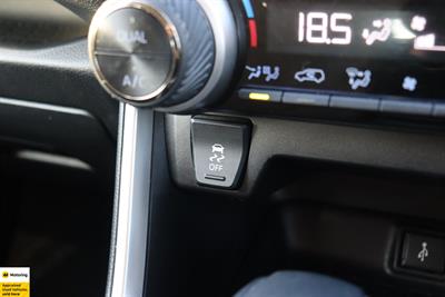 2021 Toyota RAV4 - Thumbnail