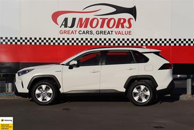 2021 Toyota RAV4 - Thumbnail