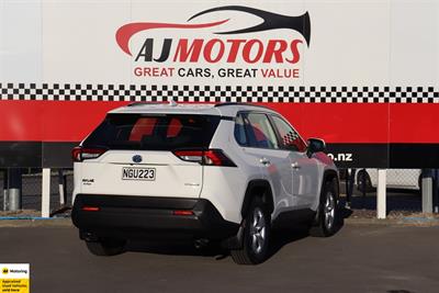 2021 Toyota RAV4 - Thumbnail