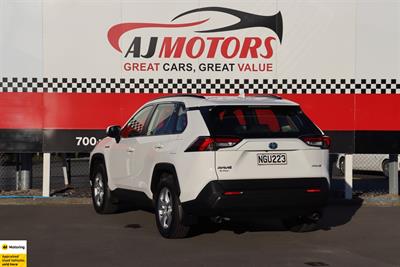 2021 Toyota RAV4 - Thumbnail