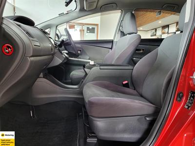 2013 Toyota Prius - Thumbnail