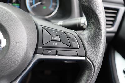 2018 Nissan Leaf - Thumbnail